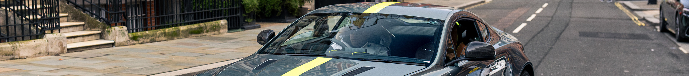 Aston Martin V8 Vantage AMR