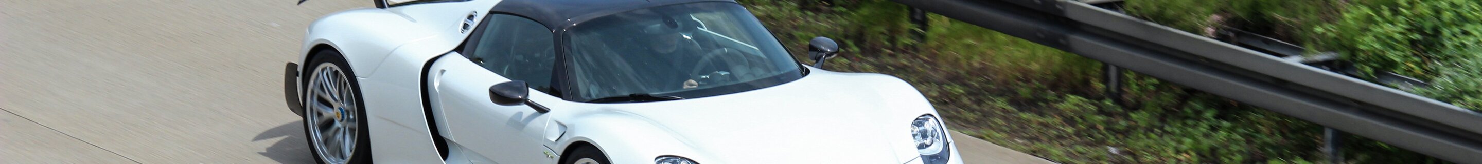 Porsche 918 Spyder Weissach Package