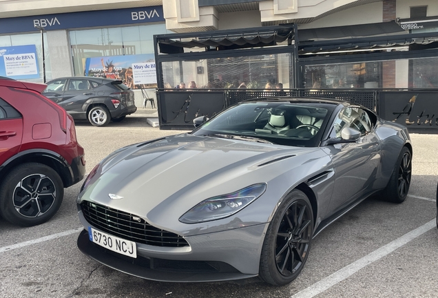 Aston Martin DB11 V8
