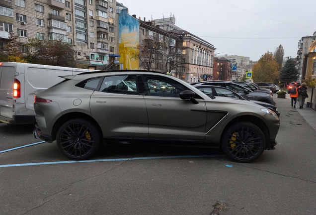 Aston Martin DBX707