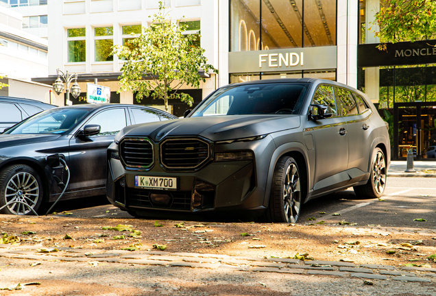 BMW XM G09 Label Red