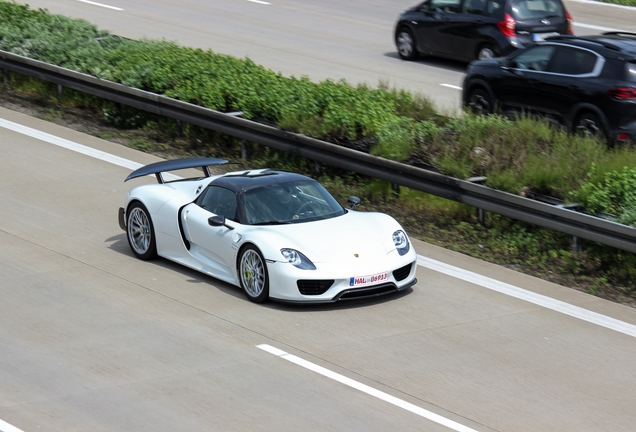 Porsche 918 Spyder Weissach Package