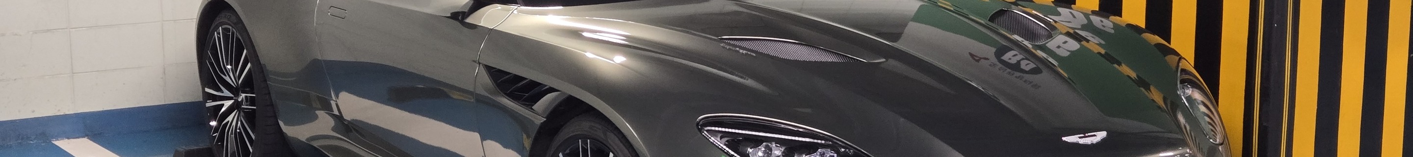 Aston Martin DBS Superleggera Volante