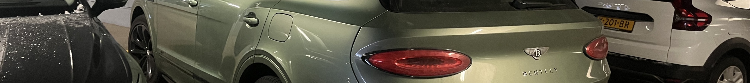 Bentley Bentayga Hybrid 2021