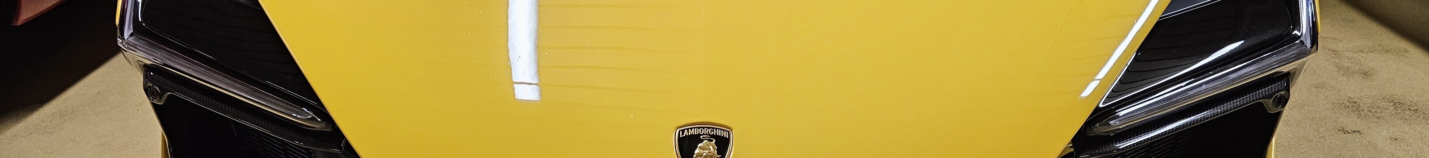 Lamborghini Revuelto