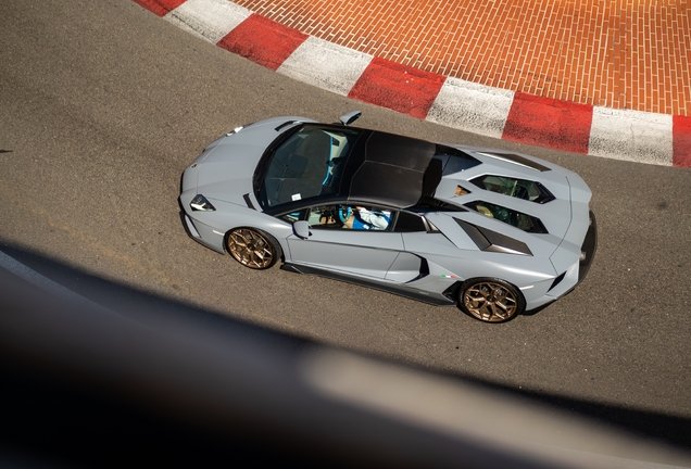 Lamborghini Aventador LP780-4 Ultimae Roadster