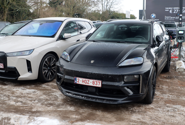 Porsche Macan EV Turbo