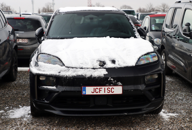 Porsche Macan EV Turbo