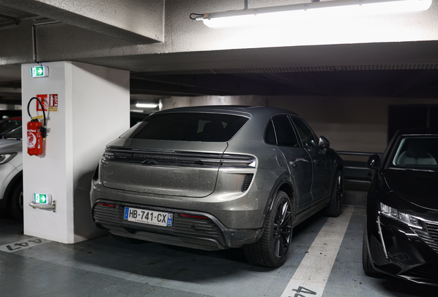 Porsche Macan EV Turbo