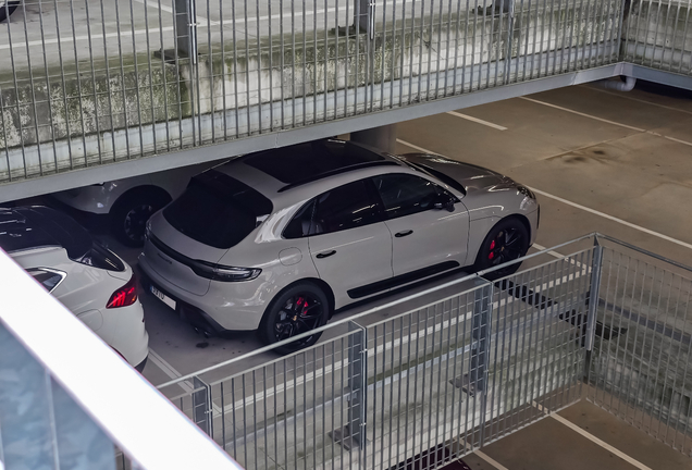 Porsche 95B Macan GTS MkIII