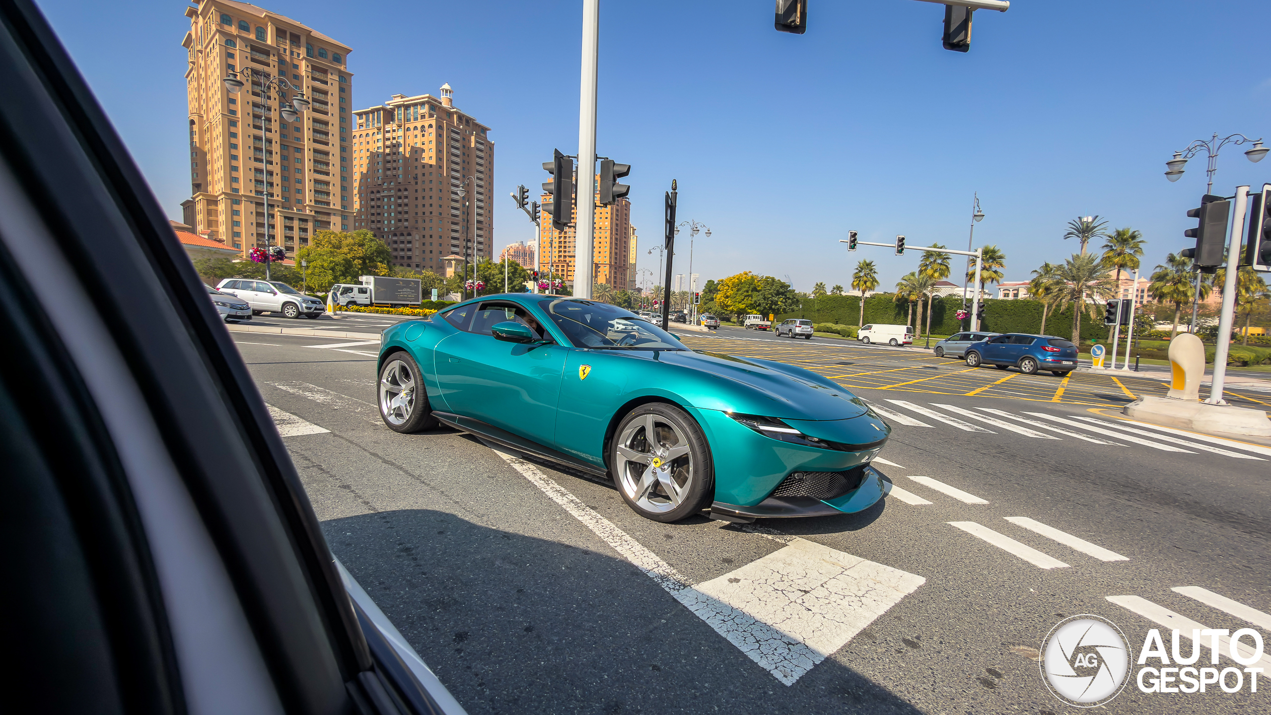 Daar is de eerste ongecamoufleerde Ferrari Amalfi