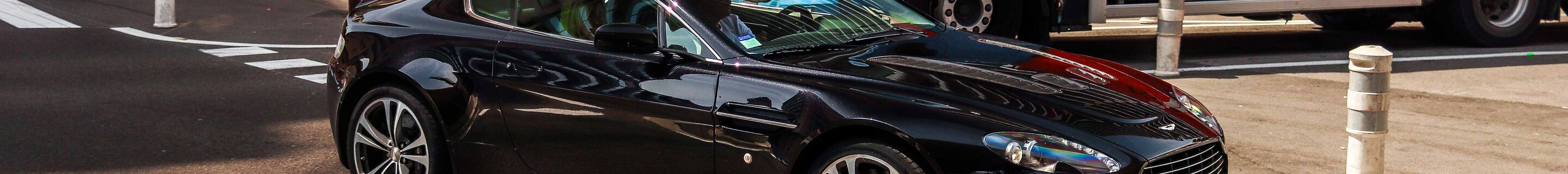 Aston Martin V12 Vantage