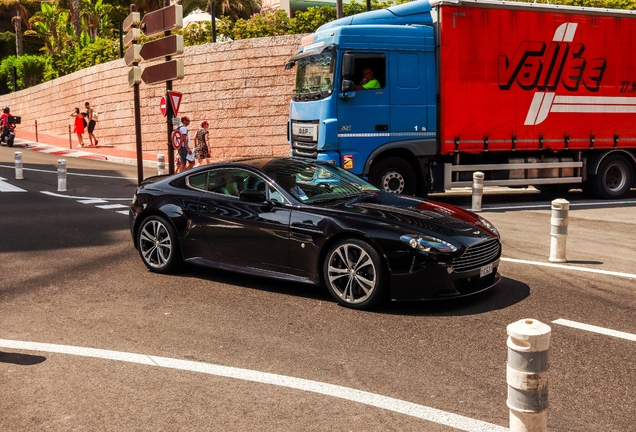 Aston Martin V12 Vantage