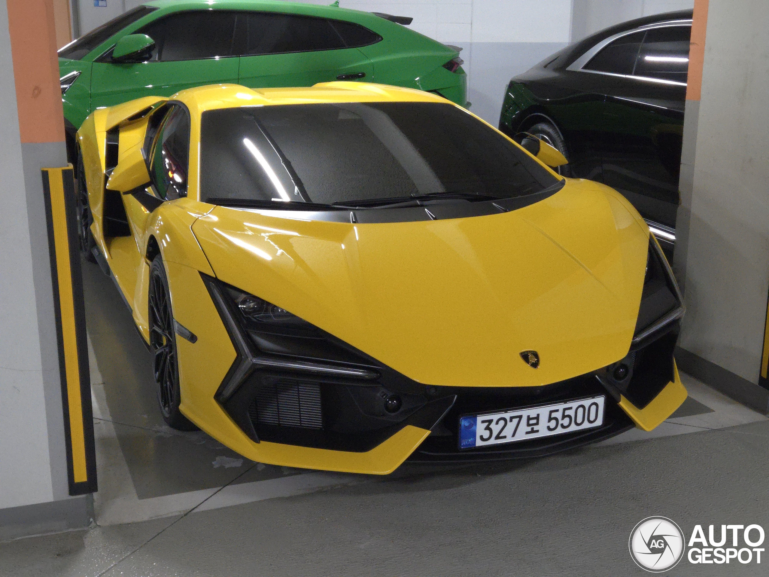 Lamborghini Revuelto