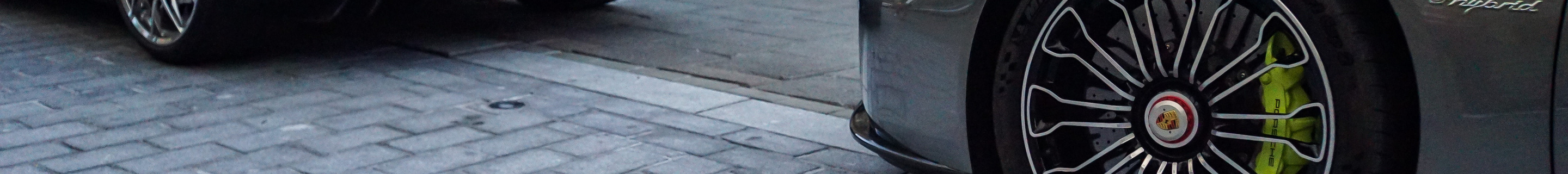 Porsche 918 Spyder Weissach Package