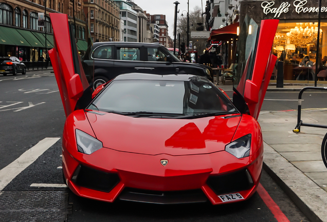 Lamborghini Aventador LP700-4 Roadster