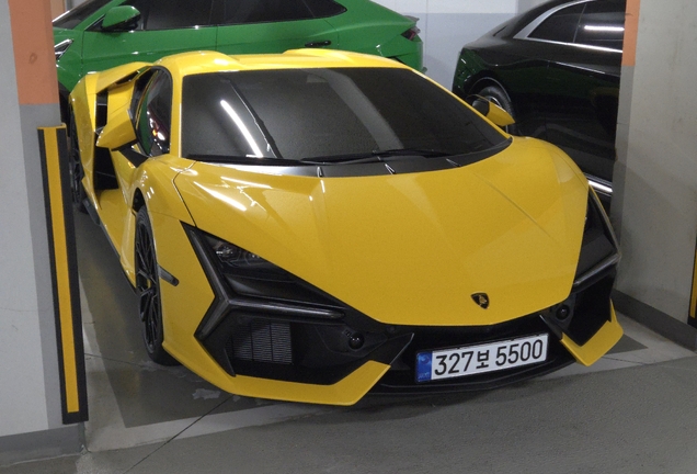 Lamborghini Revuelto