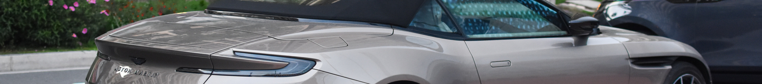 Aston Martin DB11 V8 Volante