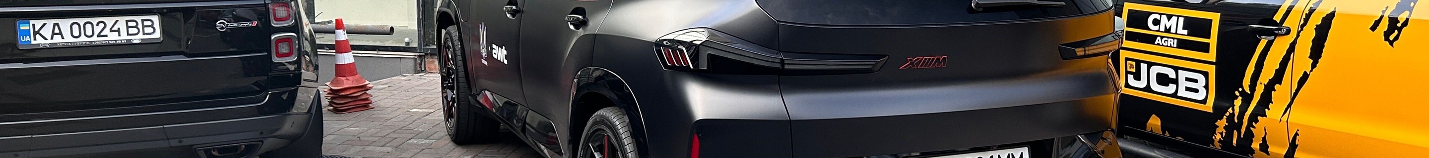 BMW XM G09 Label Red