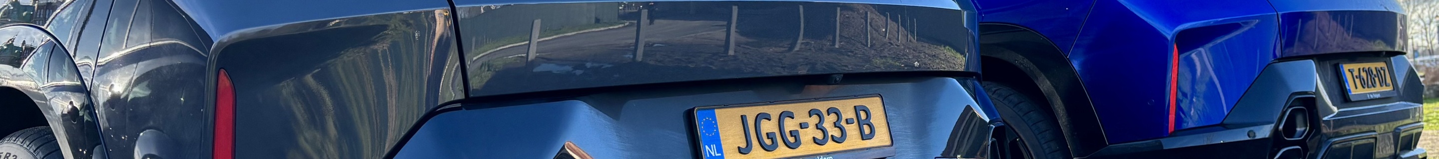 BMW XM G09 Label Red