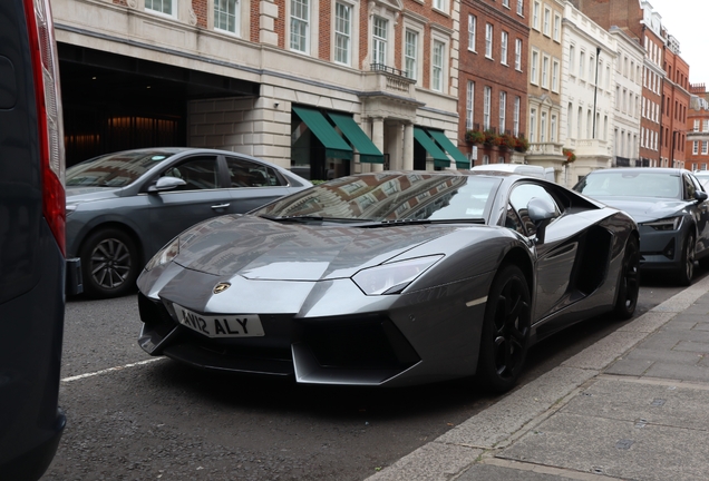 Lamborghini Aventador LP700-4