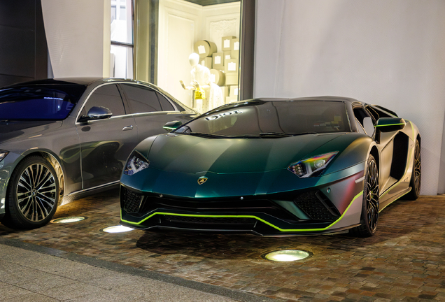 Lamborghini Aventador S LP740-4 Roadster
