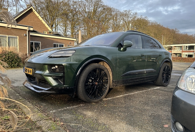 Porsche Macan EV Turbo