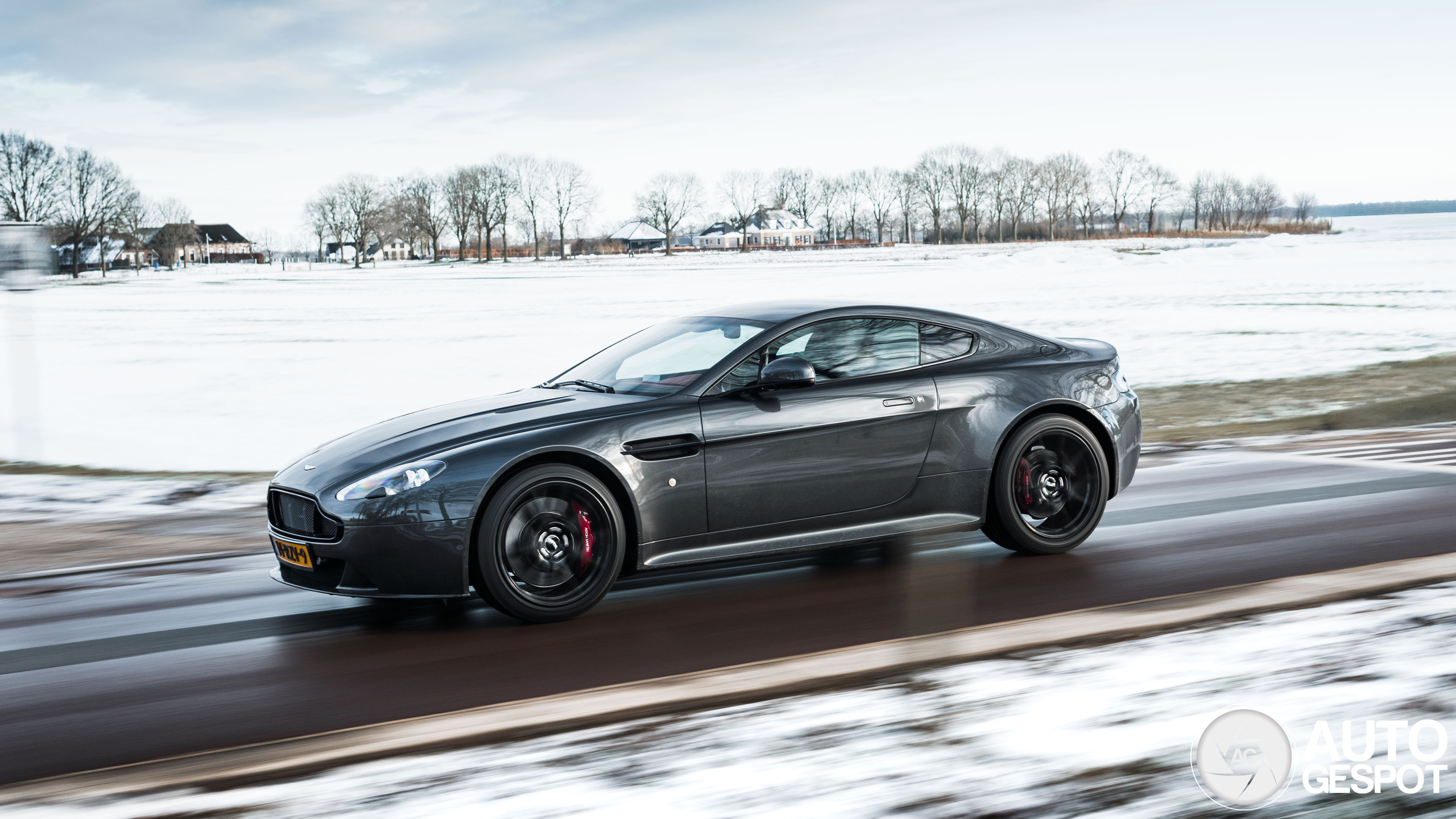 Aston Martin V8 Vantage S