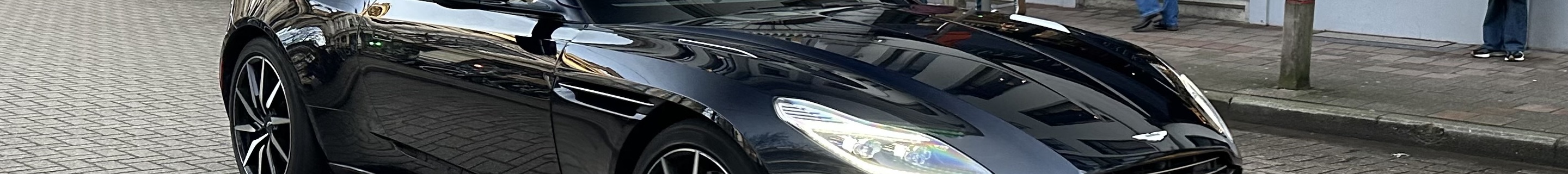 Aston Martin DB11 V8