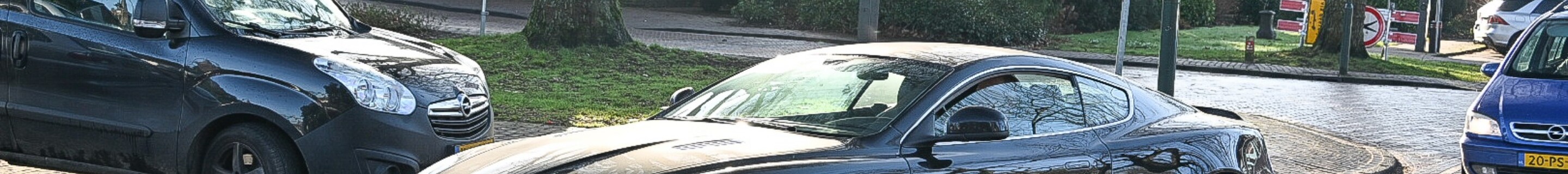 Aston Martin DB9 2013