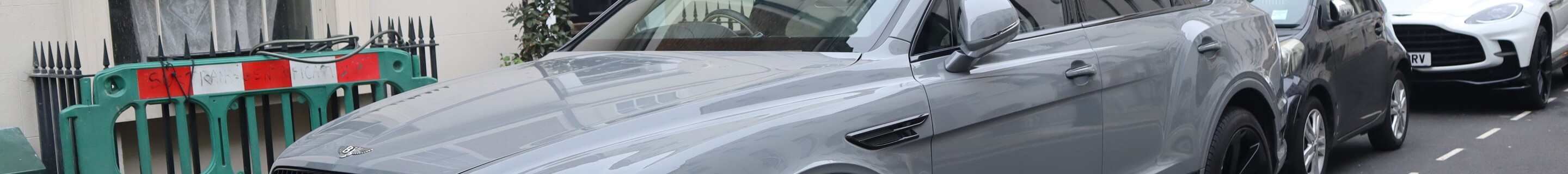 Bentley Bentayga Azure 2024