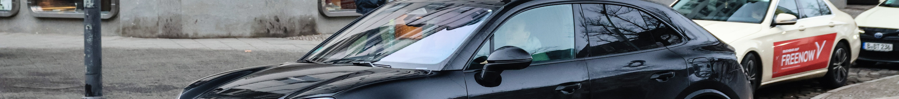 Porsche Macan EV Turbo