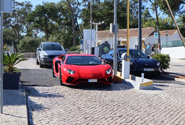 Lamborghini Aventador S LP740-4