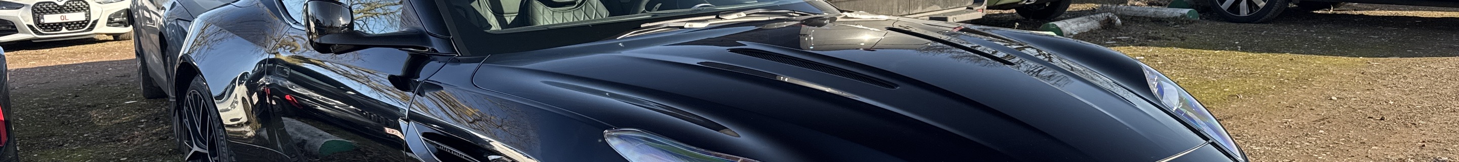 Aston Martin DB12 Volante
