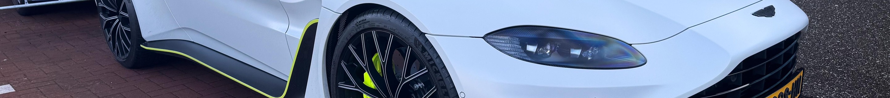 Aston Martin V12 Vantage Roadster 2023