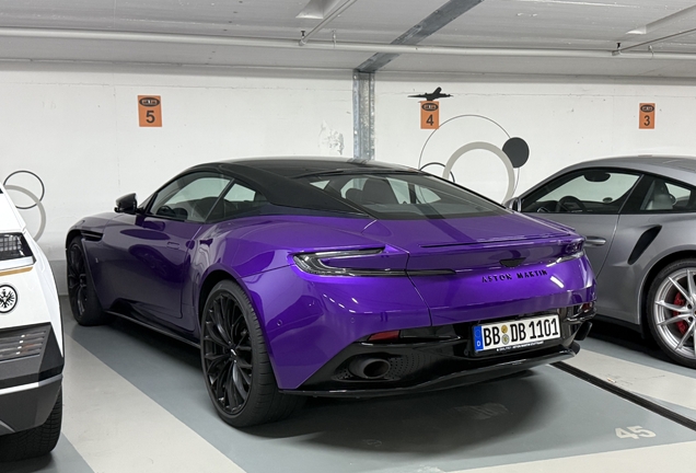 Aston Martin DB11 V8