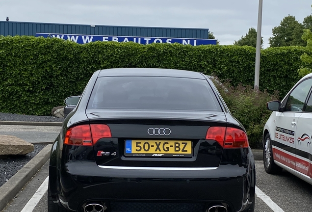 Audi RS4 Sedan