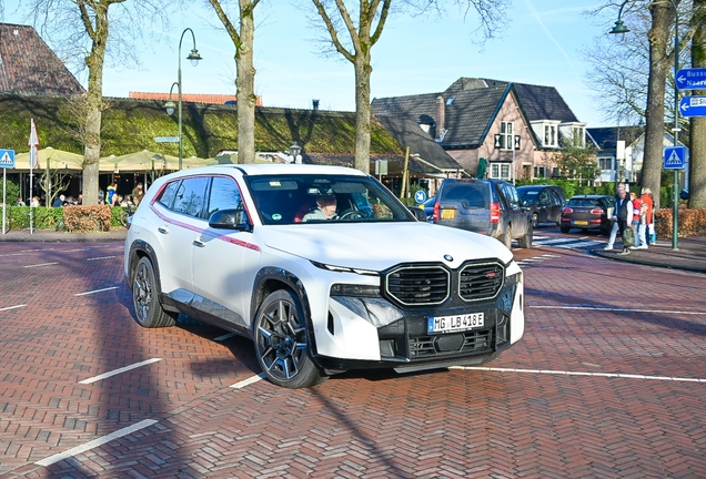 BMW XM G09 Label Red