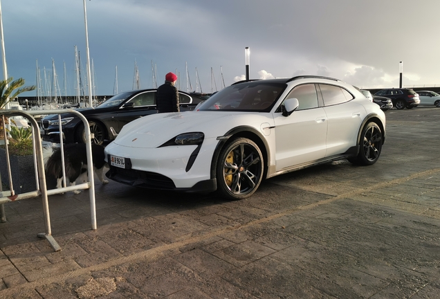 Porsche Taycan Turbo S Cross Turismo