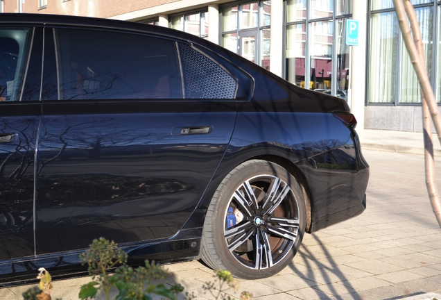 BMW M760e xDrive
