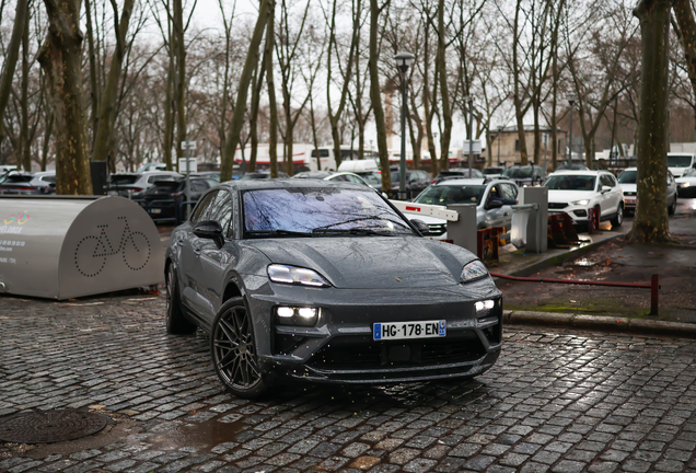 Porsche Macan EV Turbo