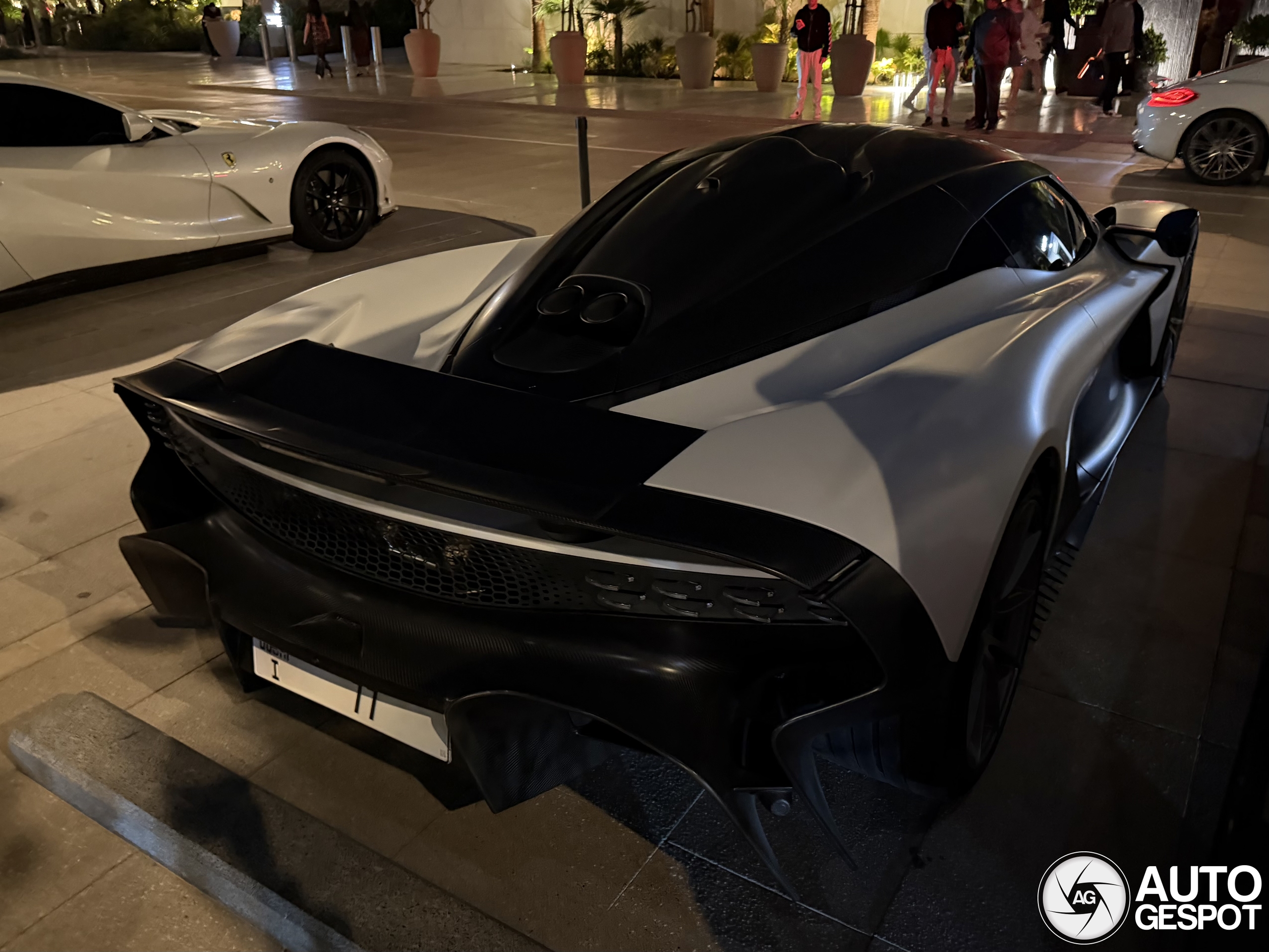 Daar zijn de eerste Aston Martin Valhalla's