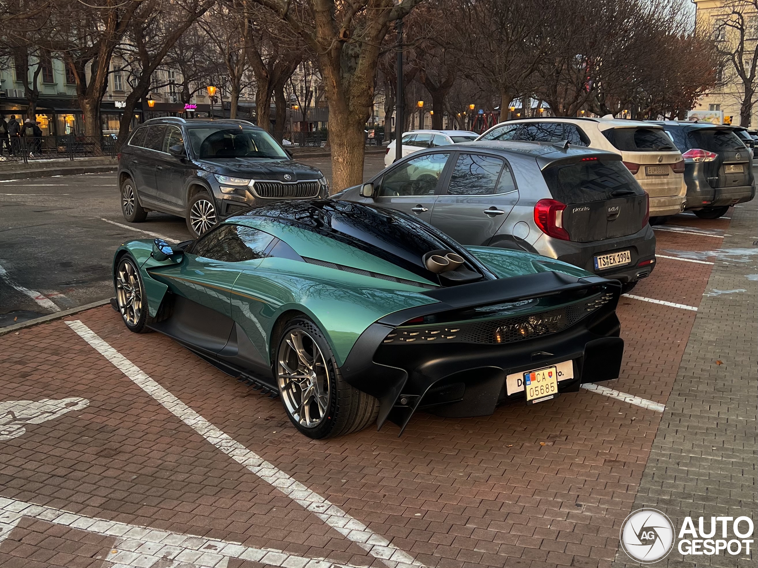 Aston Martin Valhalla