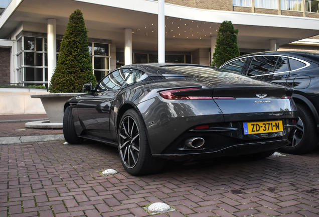 Aston Martin DB11 V8