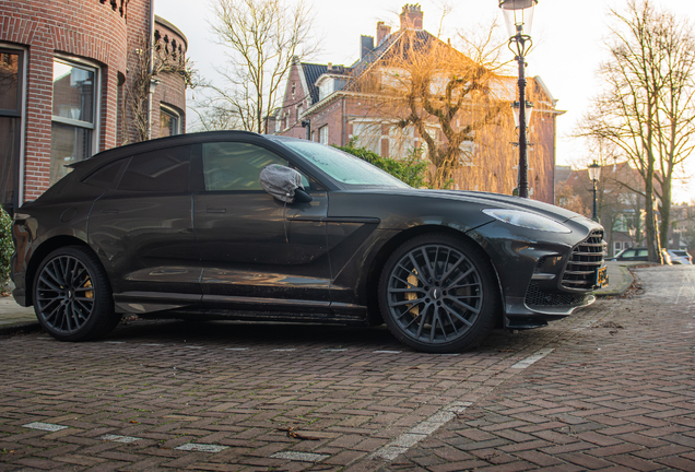 Aston Martin DBX707