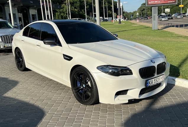 BMW M5 F10 2011