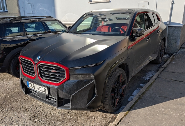 BMW XM G09 Label Red