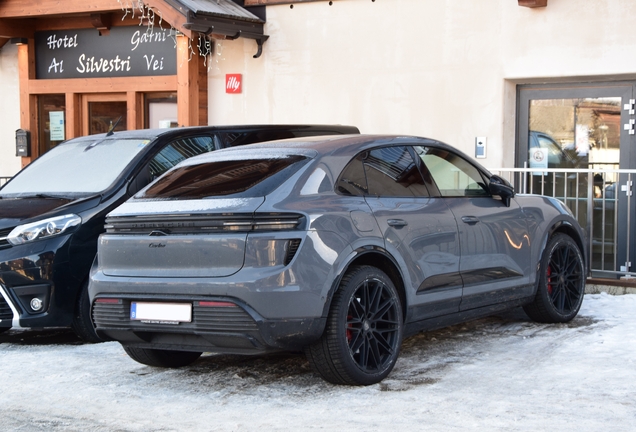 Porsche Macan EV Turbo