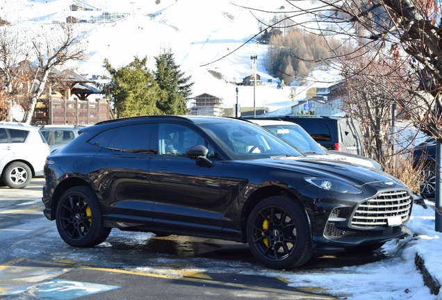 Aston Martin DBX707