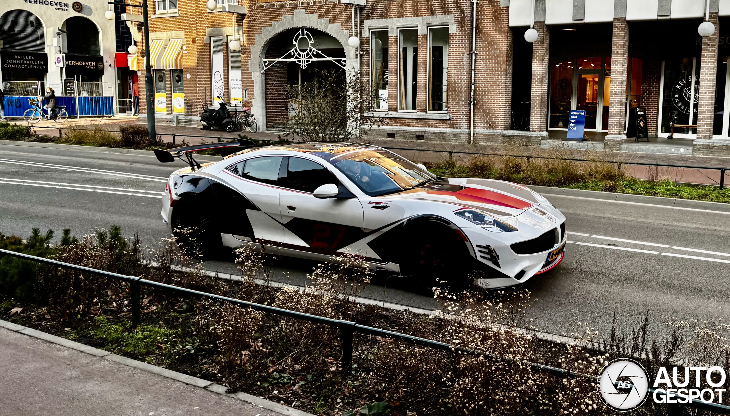 Deze Karma Revero heeft een Temu makeover gekregen